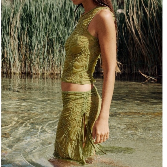 Green Lace Skirt Set (RARE) - Picture 9 of 9